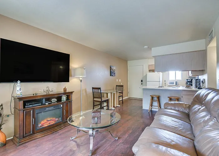 1 Mi To Beach: Havasu W/ Balcony Holiday home Lake Havasu City